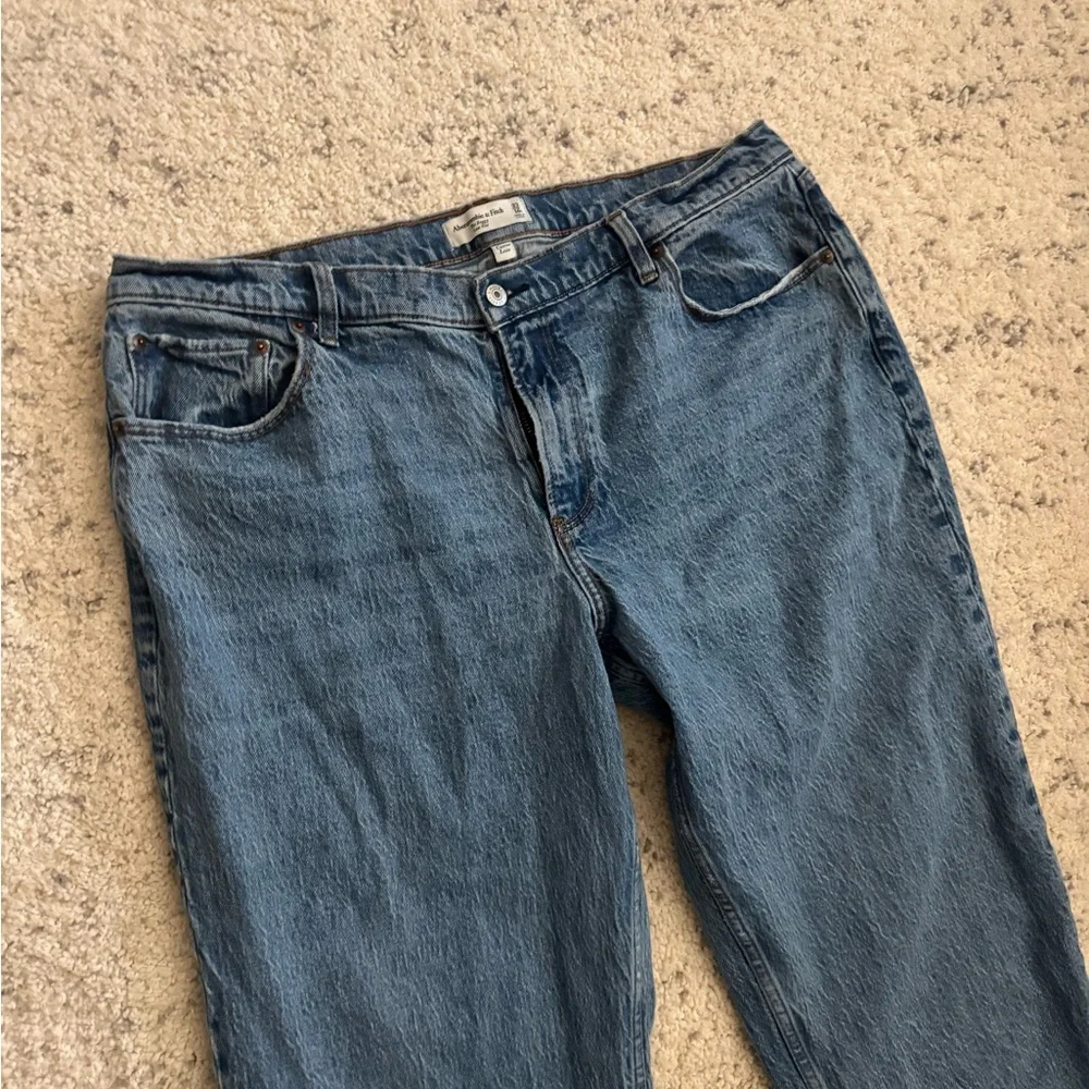 Abercrombie & Fitch Curve Love Low Rise Baggy Jean Medium Wash Size 16 Plus Size